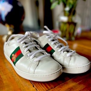 Authentic Gucci Ace sneaker with embroidered bee 🐝